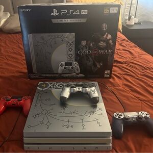 Limited Edition God of War PlayStation 4 PRO